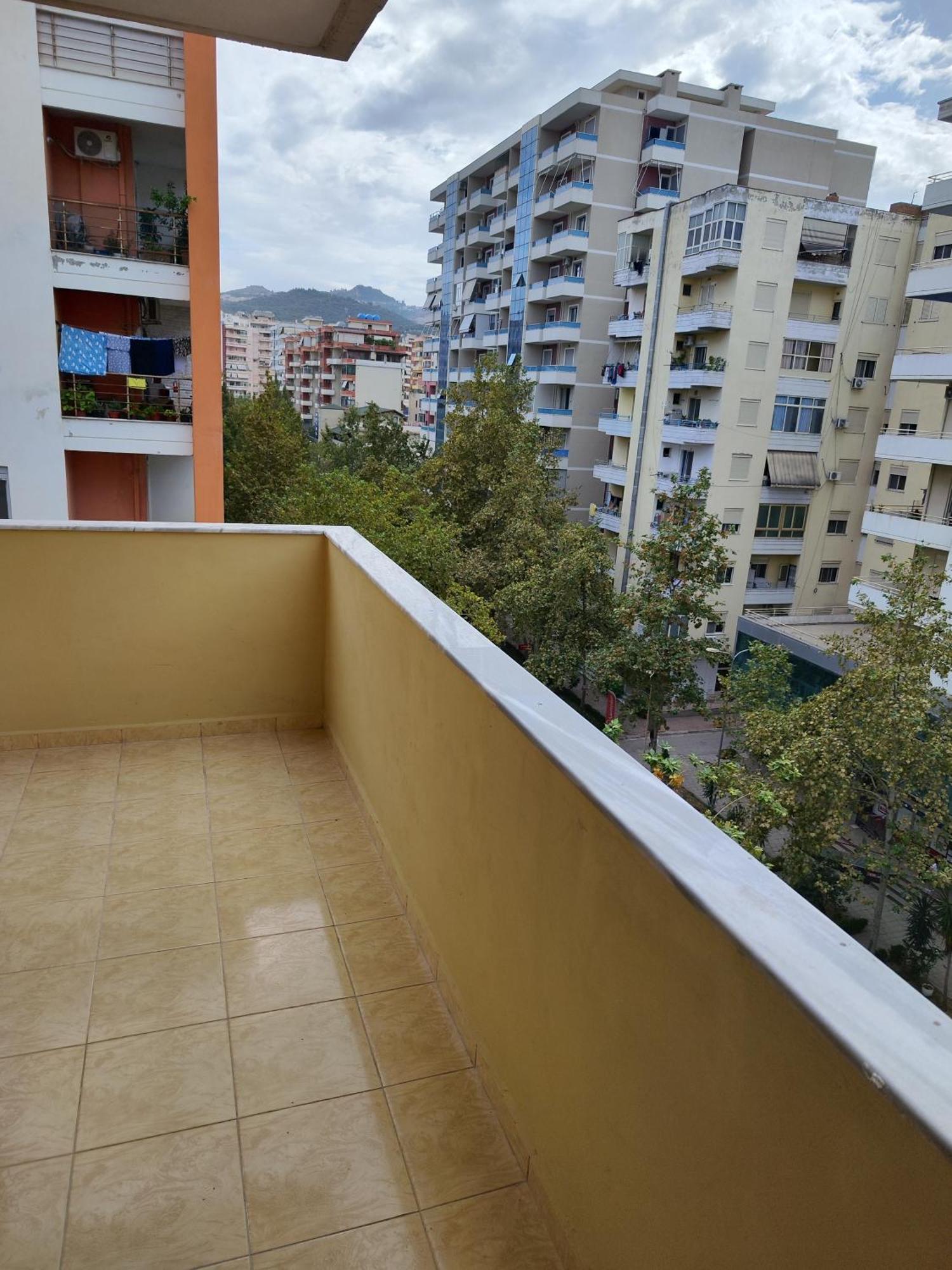 Sunny Side Apartment *