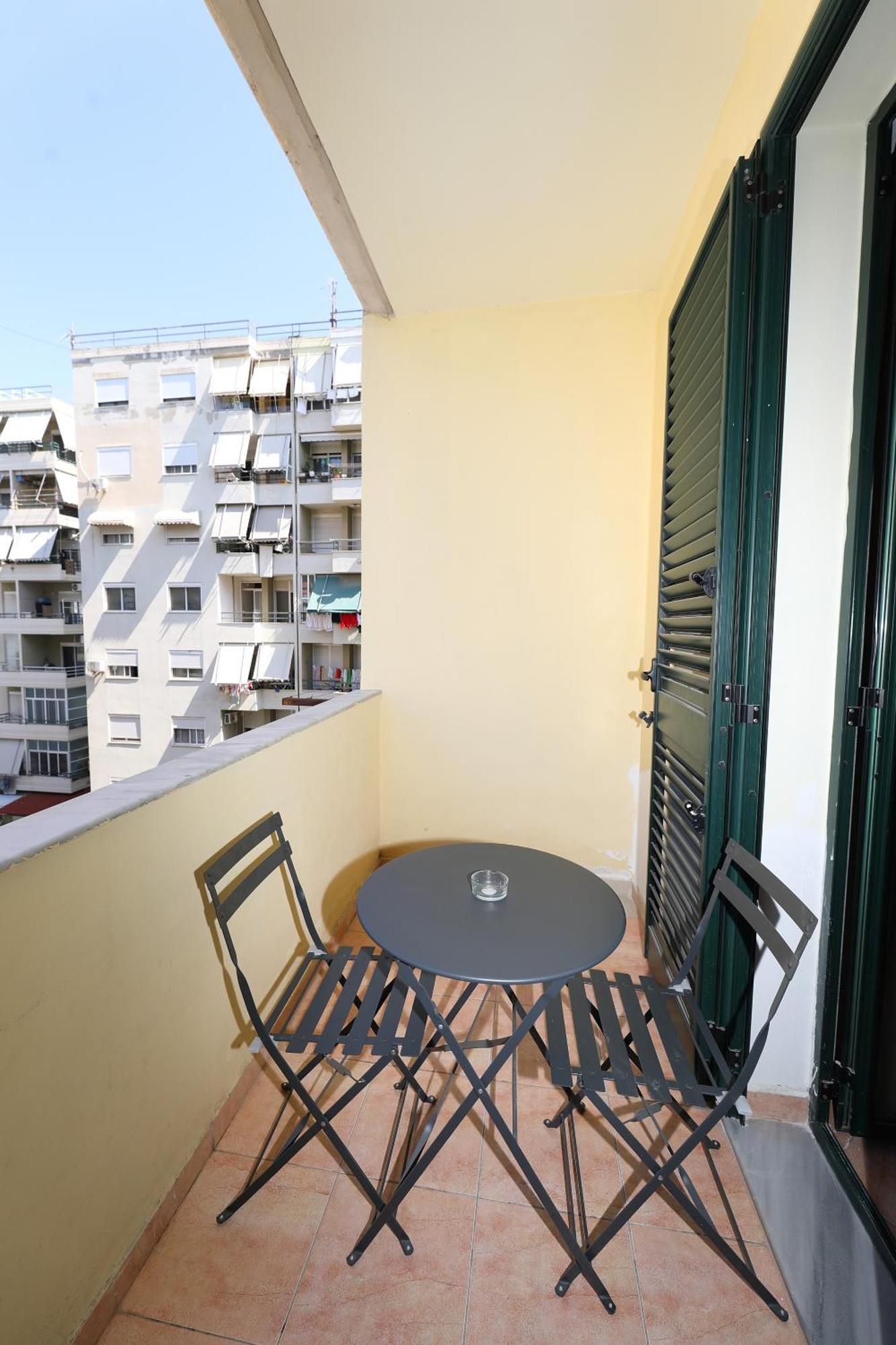 Sunny Side Apartment *