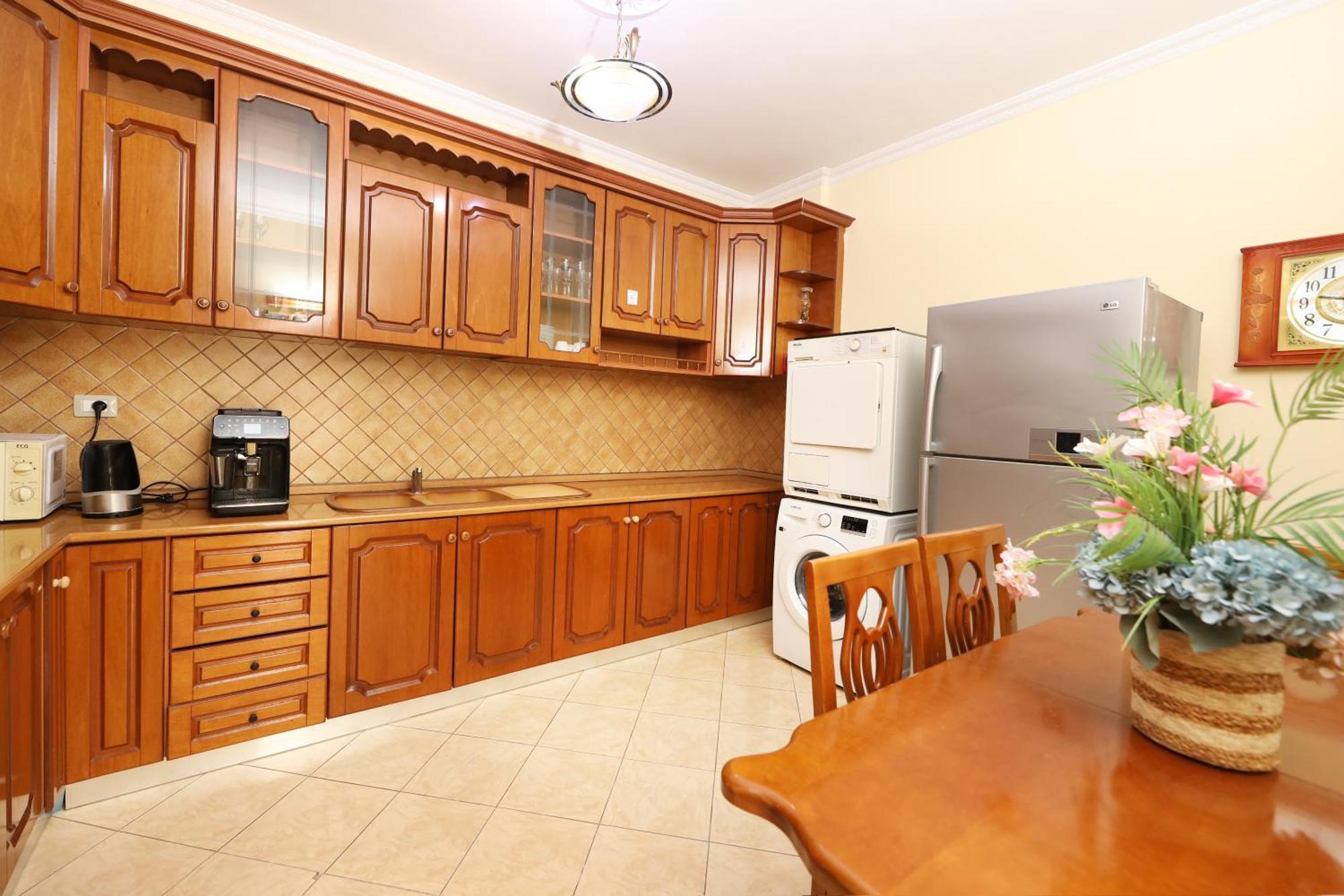 Sunny Side Apartment